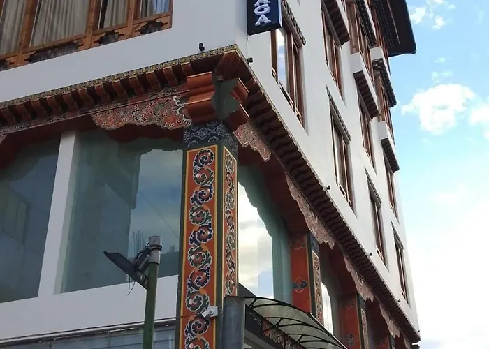 Hotel pema raga