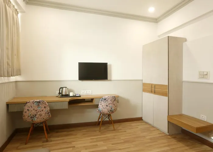 Hotel Emerald Suites By Aura