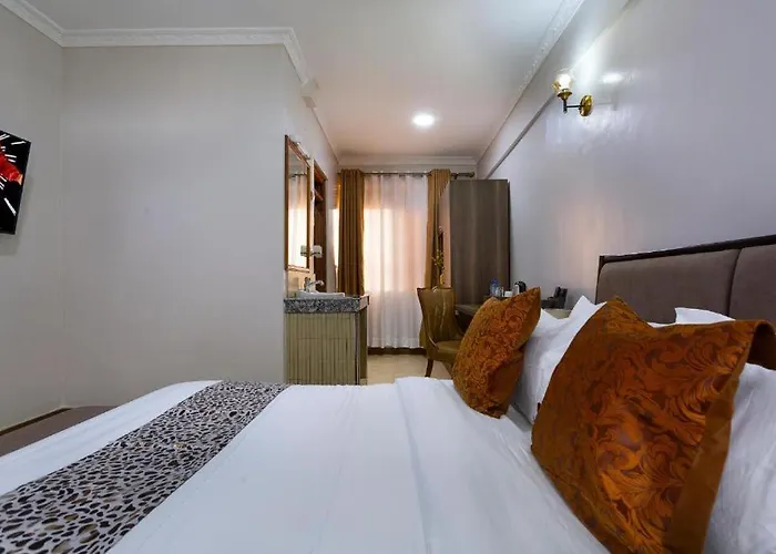 Nokras Silveroak Hotel, Embu
