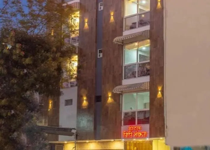 Hotel Girishankara
