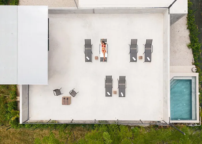 Nelblu Flamingo Suites