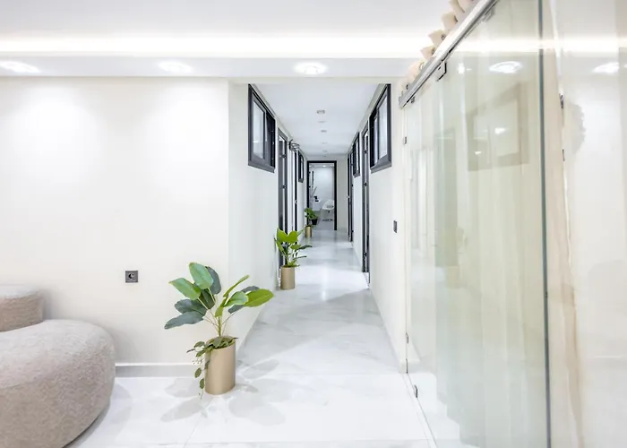 La Chica Beauty Institute