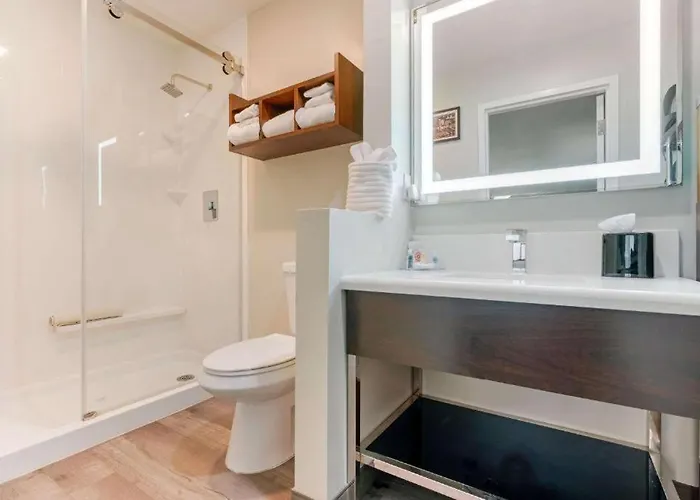 Antioch Inn And Suites