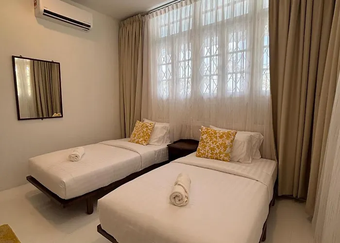 Sunset Beach Retreat & Beach Bistro