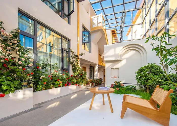 Shangri-La Jingyue Homestay