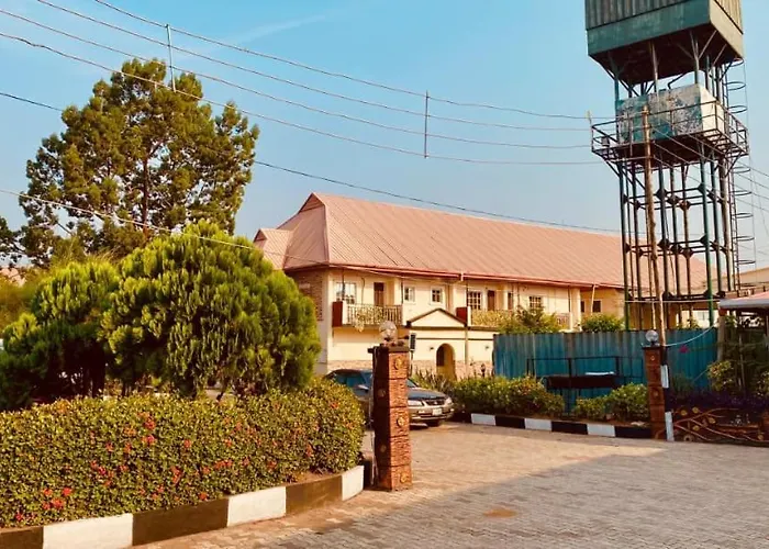 Pinewood Hotel