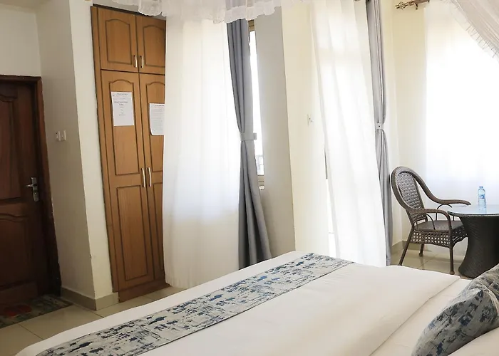 Reinah Tourist Hotel