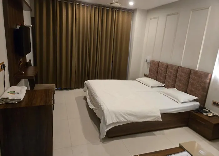 Hotel Prateek Plaza & Restaurant