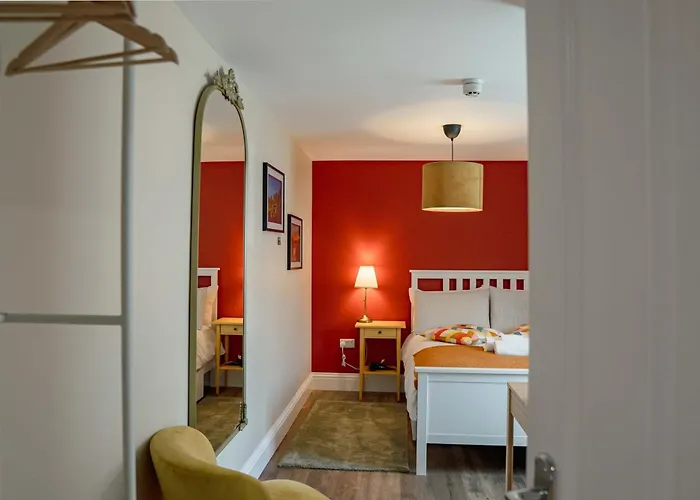 32 Bondgate Without