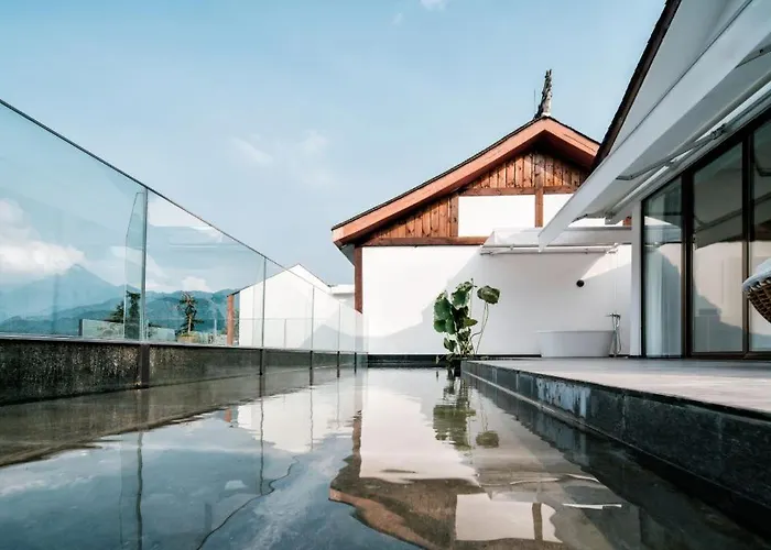 Xianzai Houshe Boutique Hotel