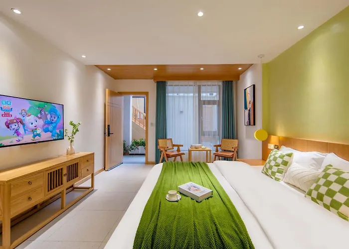 Shangri-La Jingyue Homestay