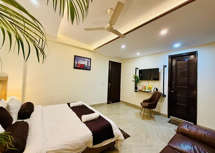 Hotel Oxygen Crown-Couple Friendly-Noida Sector 19