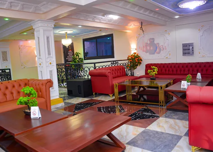 Lynna Hotel