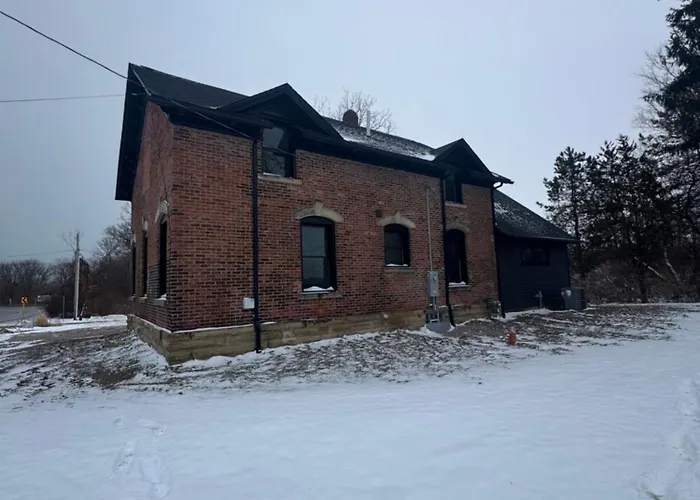 New Group Space - Sleeps 20! Near Sports Center