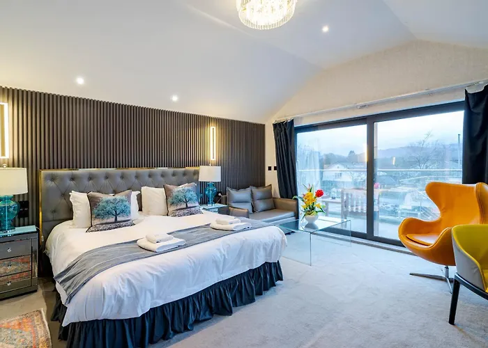 Waterhead Bath Suites - Parking And Light Breakfast