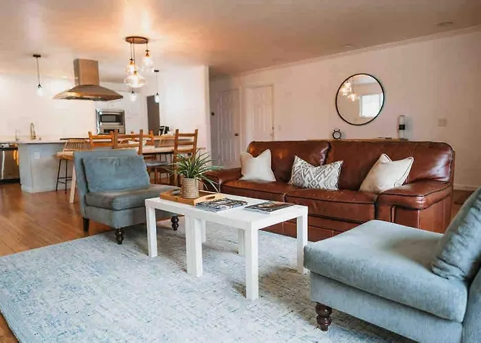 Family Friendly Home Near Monterey
