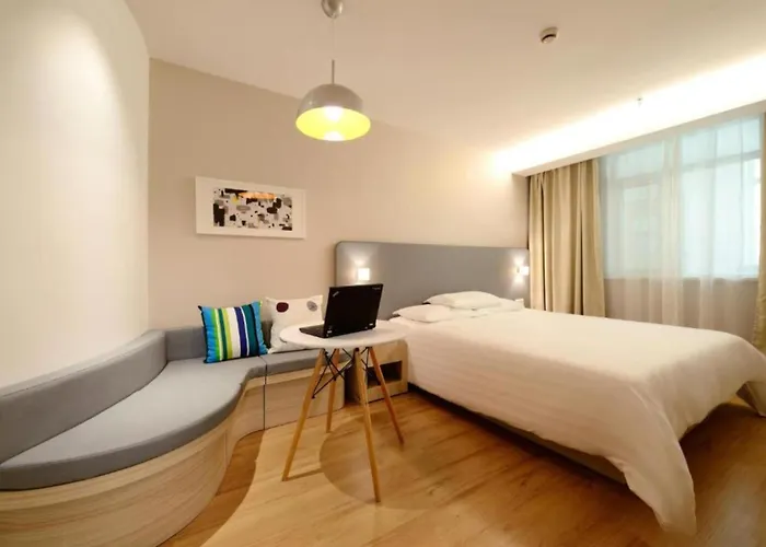 El De Galaxy Hotel Delhi Near Igi Airport