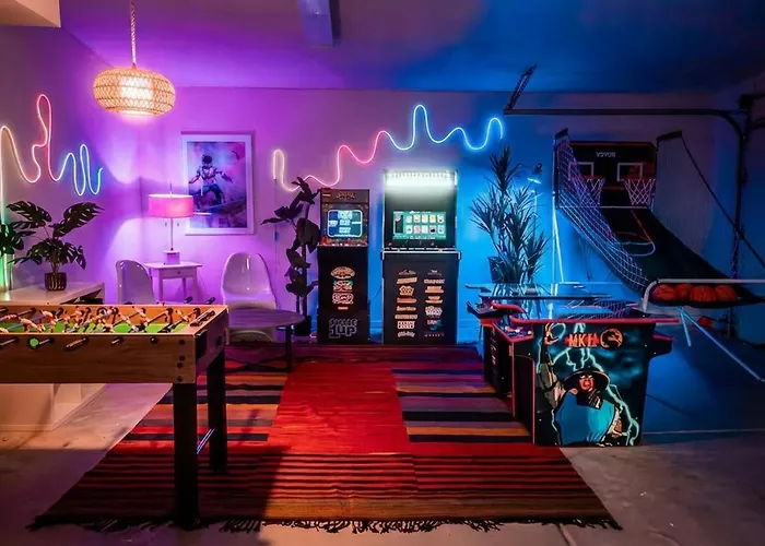 Resort Pool, Spa, Game Room, Fireplace & Billiards