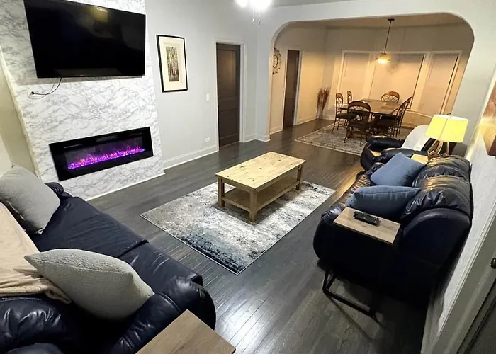 Cozy Main Floor- Hecla