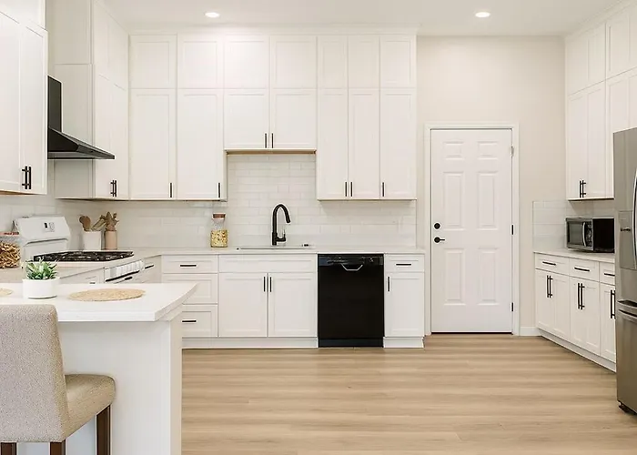 Executive 1Br Home - King Bed - Workspace - Quiet Vidalia Stay