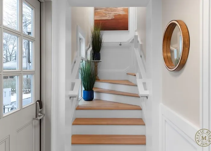 Light House Suite 202 At Captains Row Downtown