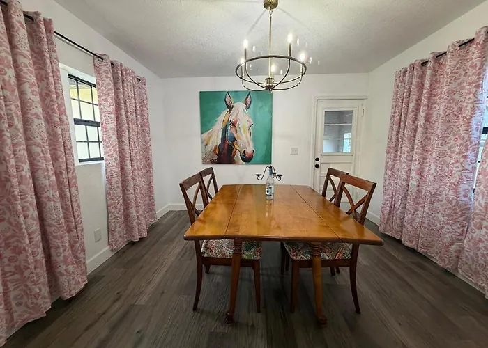 2 Bdrm Cottage In Charming Bartow