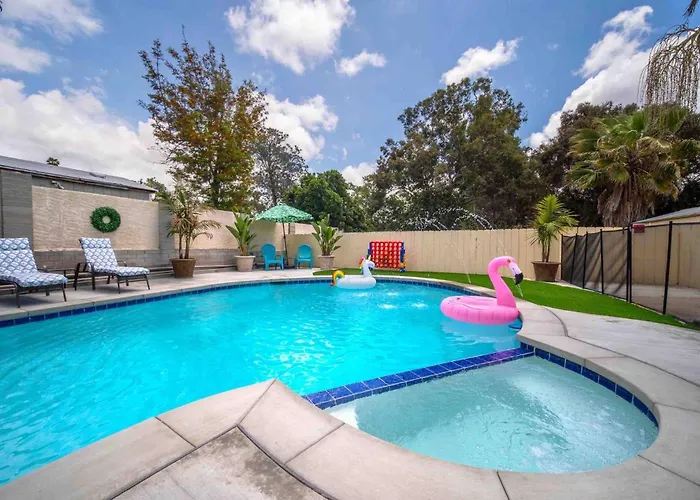 Spacious 4Br W/ Pool, Spa, Mini Golf & Game Lounge