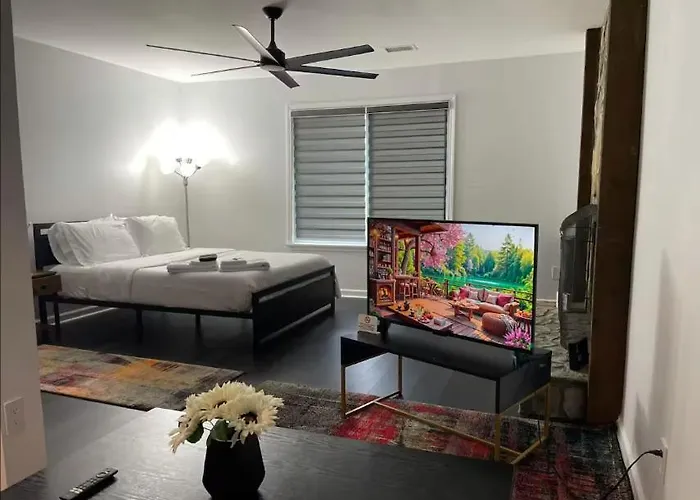 Private Cozy Modern Studio In Roswell