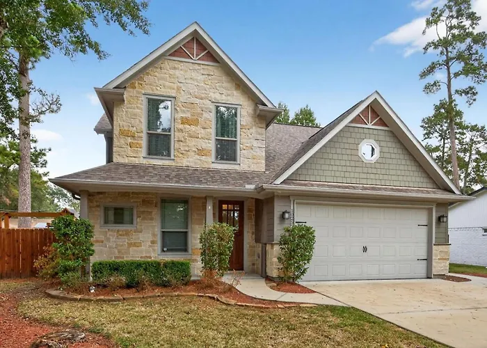 Conroe Family-Friendly 4Br Home With Game Room, Covered Patio & Playset