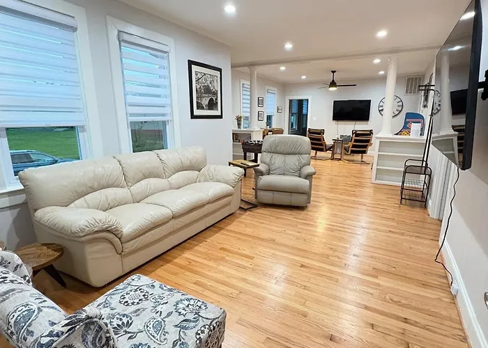 Quantico 3 Bedroom Sfh King Beds Game Room Walk To Train Station