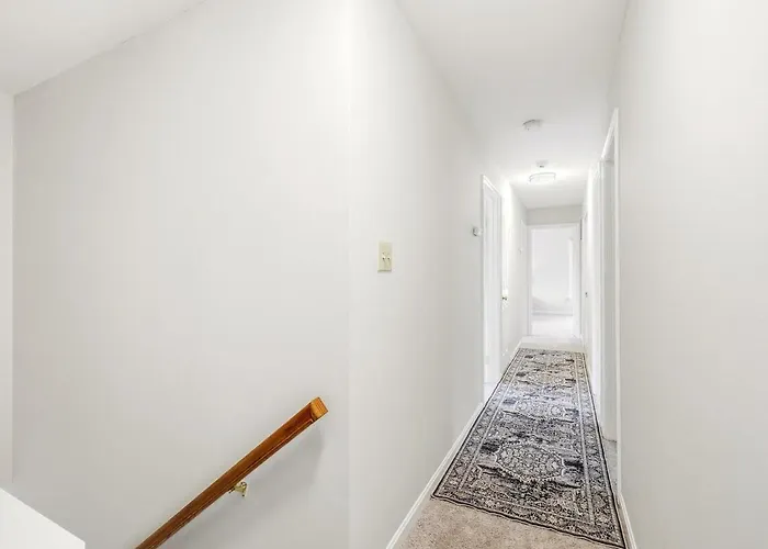 Bright Family Retreat With Private Backyard & Loft