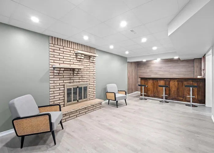 16 Guests Huge Spacious Home Near Ski Resorts