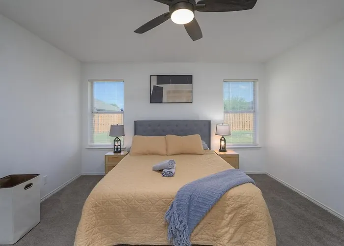 Stylish Pet Friendly Killeen 3Br With Fenced Backyard