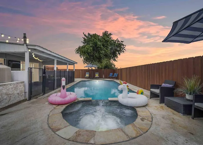 Family Retreat W/ Theater, Pool & Outdoor Dining