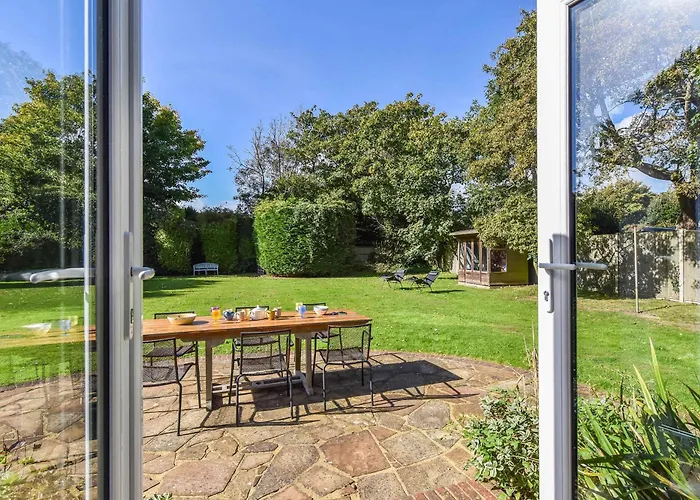 Spacious Coastal Family Home Sleeps 8