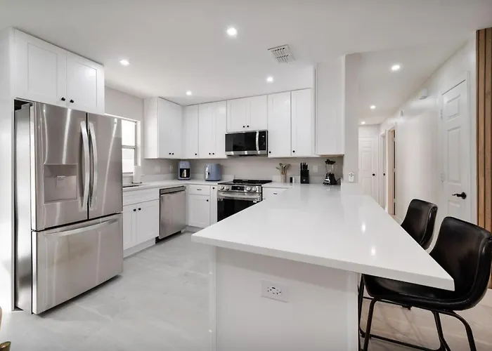 Downtown Home With Basketball, Firepit And Just 20 Miles To Disney