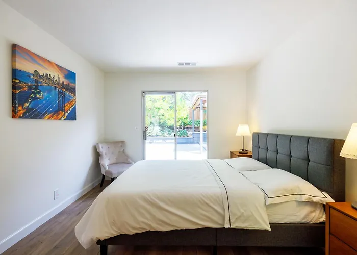 Cheerful 3 Bedrooms 2Bathrooms Single Family House