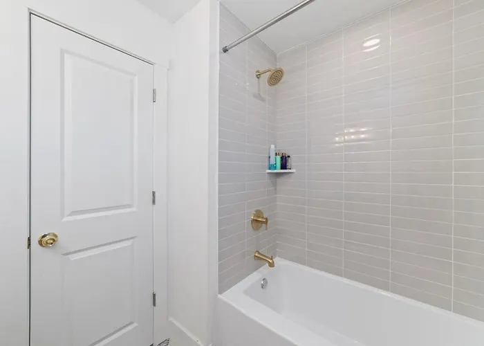 Pickleball-Basketball Oasis-Pool & Spacious Home