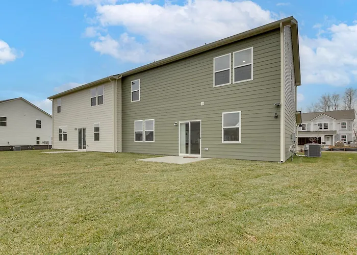 Great For Traveling Professionals! Indy Area Home