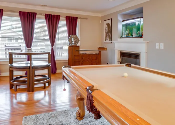 Centrally Located Hampton Roads Home W/ Game Room!