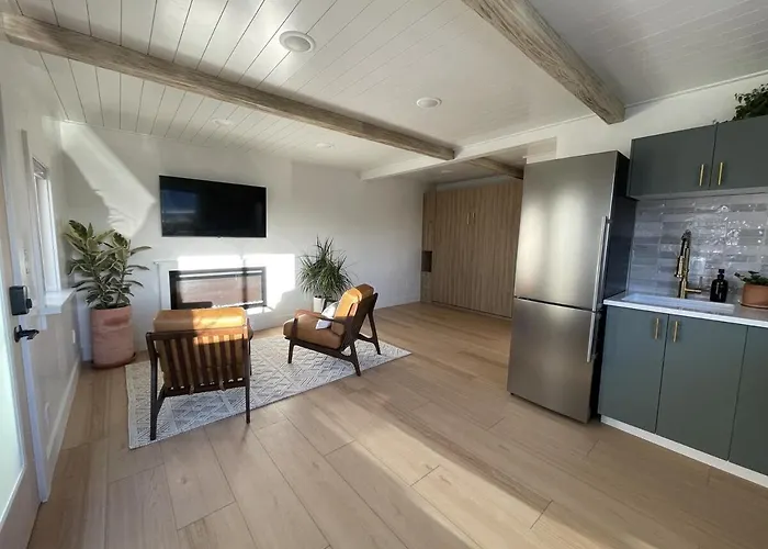 Cayucos Cottage Studio - Peak-A-Boo Ocean Views