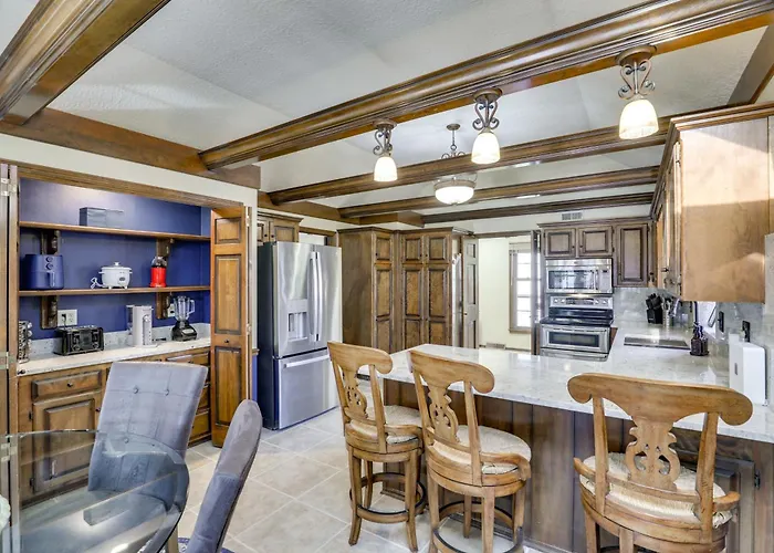 3,000-Sq-Ft Group Getaway W/ Pool Near Kansas City
