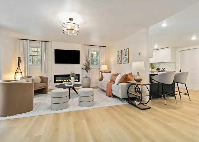 Renovated & Spacious 2Br Downtown Retreat 2 Minutes To Fuse District Pet Friendly Free Parking