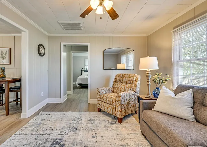 2 Mi To Uptown Lexington: Pet-Friendly Getaway!