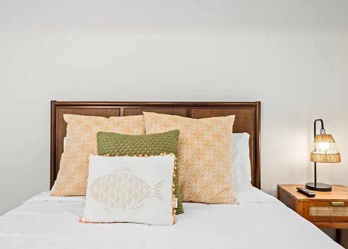 Stylish 3Br Oc Gardens With Patio And Parking