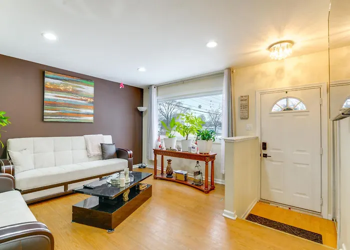 Metro Detroit Home W/ Fire Pit & Game Room!