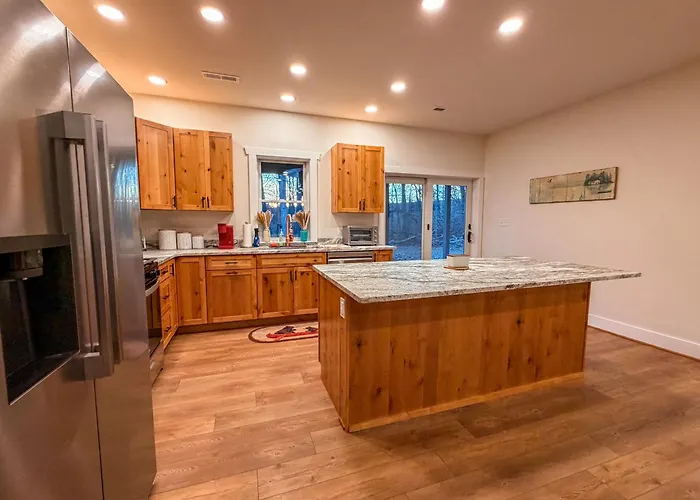 Snaggy Mountain Oasis- 3 Bedroom With Hot Tub Near Trails