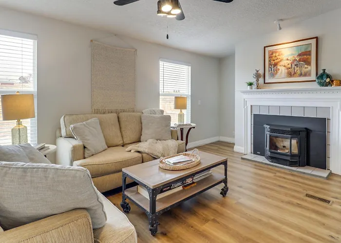 Scenic Sandia Mtn Views! Cozy Rio Rancho Retreat