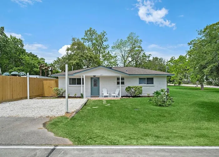 Beautiful Home With Pool Near Kemah Boardwalk