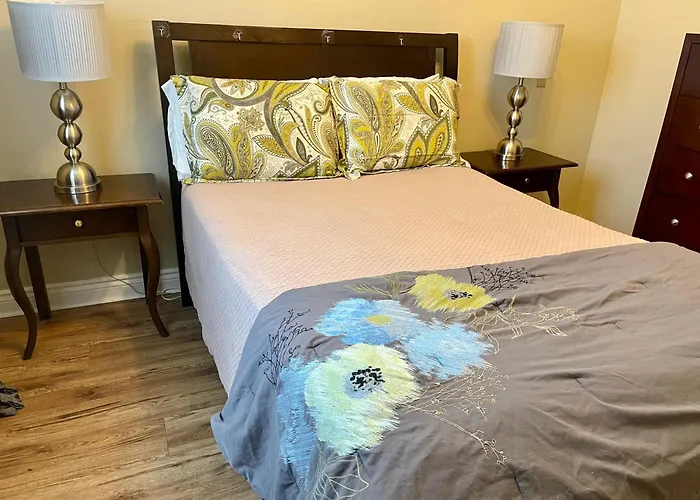 Spacious Bright Home In Woodbridge